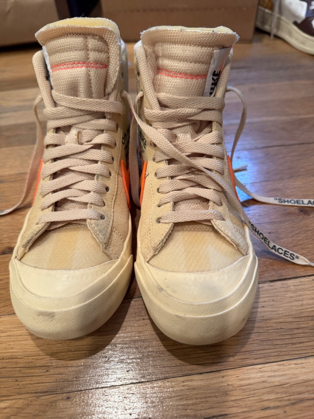 Nike/Off White collab High-Top Sneakers in Cream with Bright Orange Swoosh - Picture 4 of 8